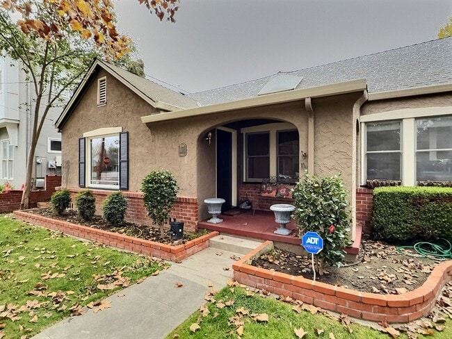 Building Photo - 3BD/2BA Classic Charming Home in Desirable Willow Glen