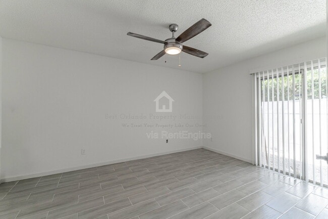 Building Photo - 911 Robinhood Ct