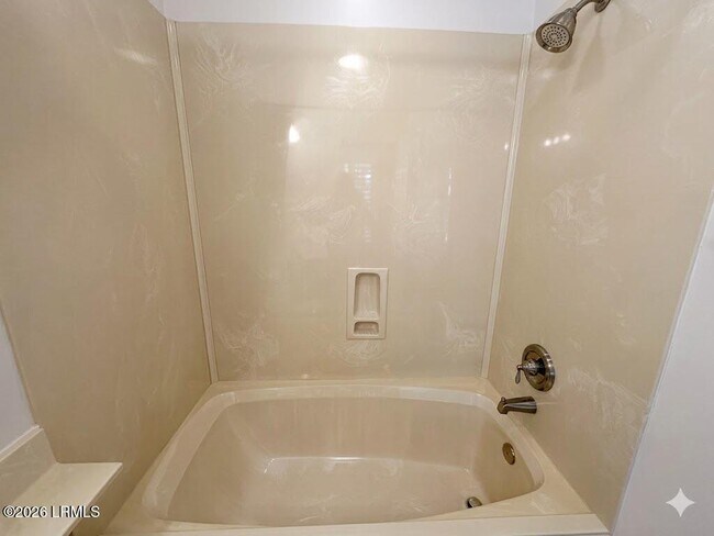 Building Photo - 1305 Rowland Dr