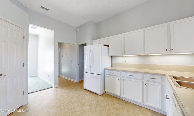 Building Photo - 1995 Bluebonnet Way