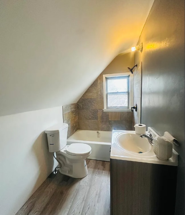 Building Photo - Spacious 3-Bedroom Home