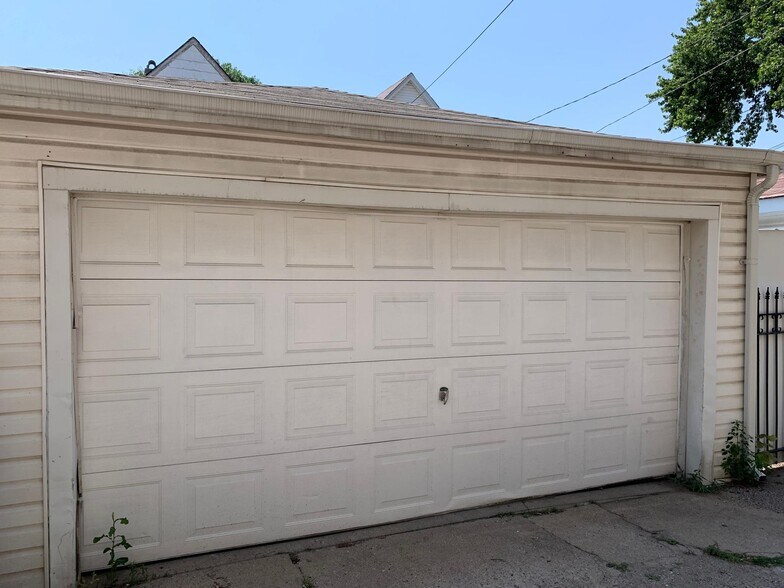 Garage - 3278 W Wabansia Ave
