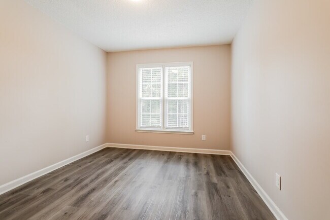 Building Photo - 739 Glenspring Dr