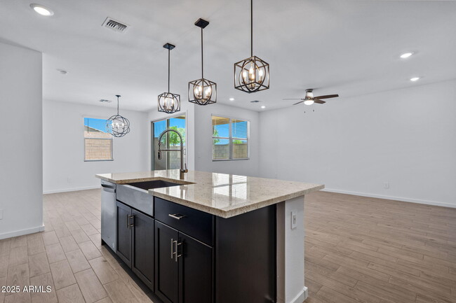 Building Photo - 16006 W Cottontail Ln