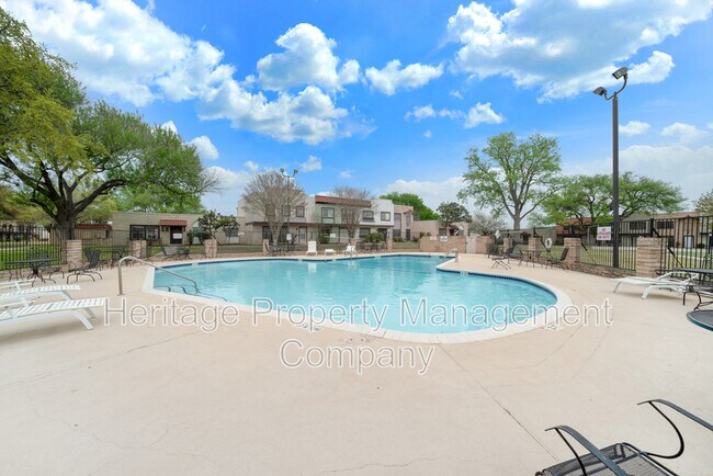 Building Photo - 10958 Crown Pk Ln