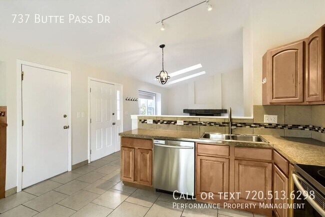 Building Photo - 737 Butte Pass Dr
