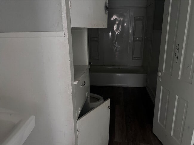 Building Photo - 513 W Caney St