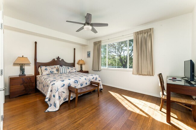 Building Photo - Beautiful Renovated and Furnished 2 bed/2 bath, walk to the beach