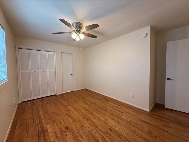 Building Photo - 1801 Cortlandt St