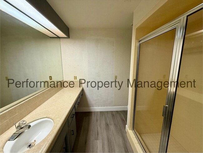 Building Photo - 239 W China Grade Loop