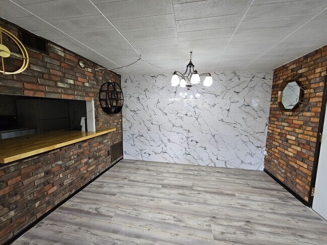 Building Photo - 323 Ridge Point Cir