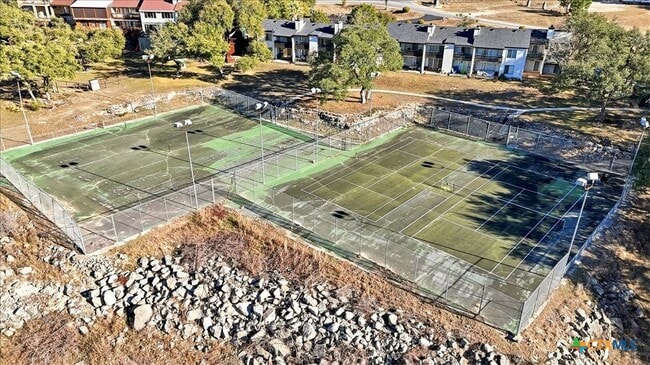 Building Photo - 1135 Parkview Dr