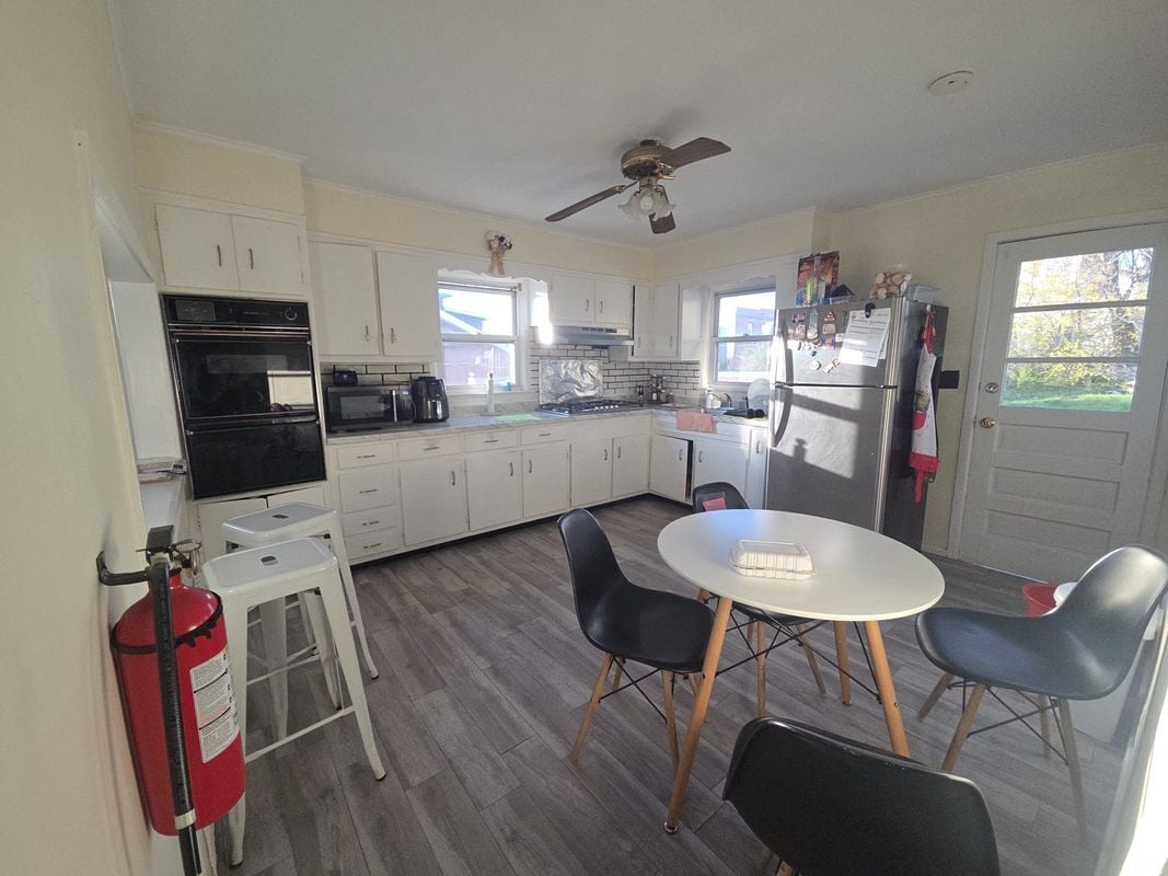 Building Photo - 1410 45th St