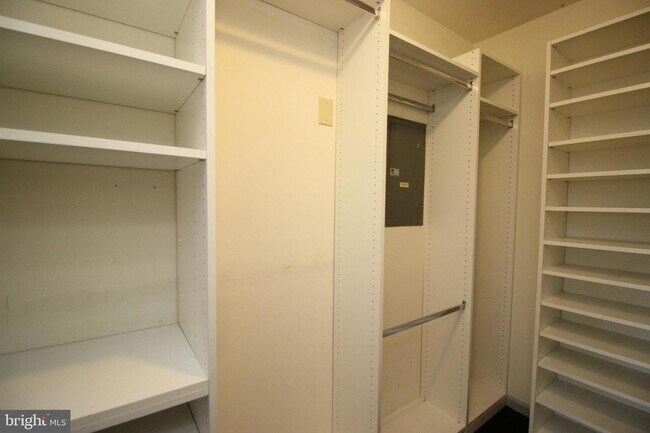 Building Photo - 2604 Beacon Hill Dr