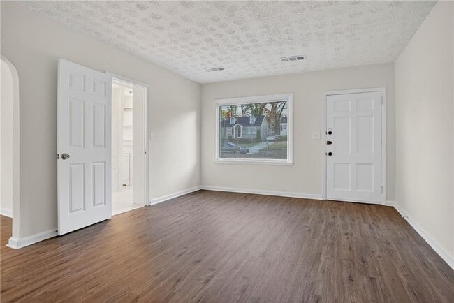 Building Photo - 1439 Westboro Dr SW