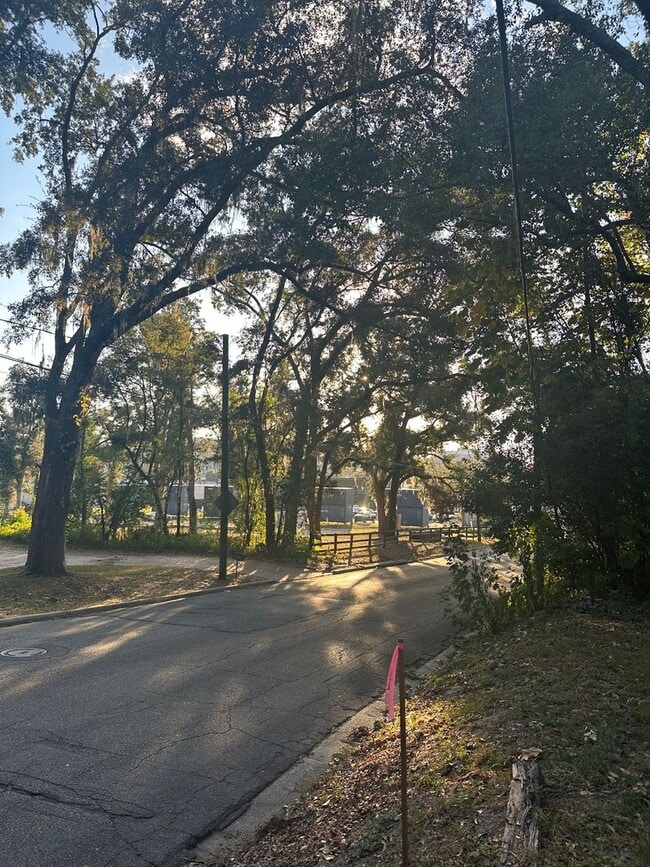 Building Photo - 322 Oakland Ave