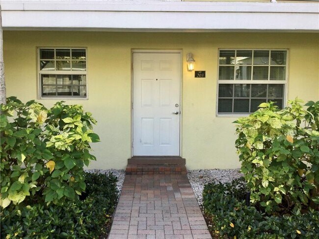 Primary Photo - 2660 NE 8th Ave