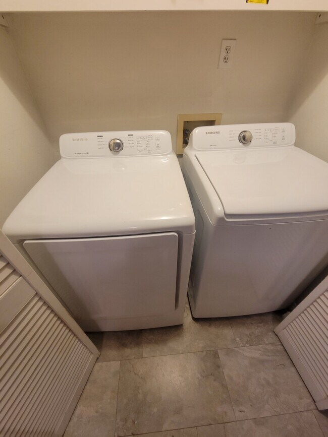 Building Photo - 7833 Chediston Cir