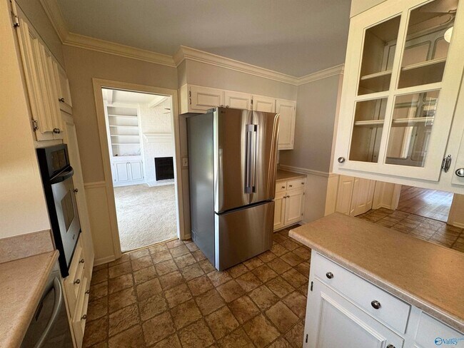 Building Photo - 816 Mira Vista Dr SE