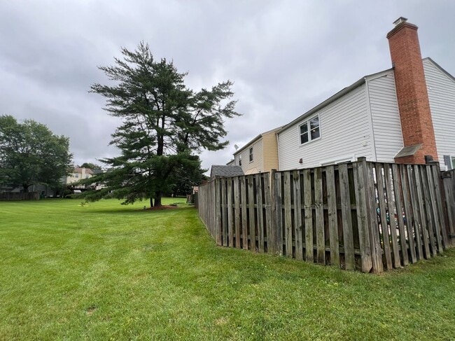 Building Photo - 129 Lamont Ln