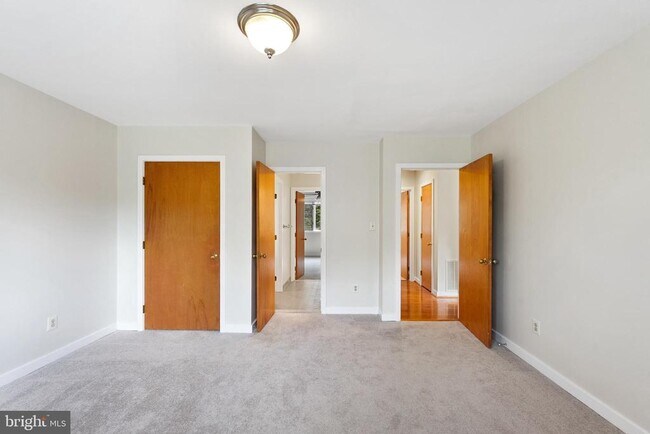 Building Photo - 445 Springvale Rd