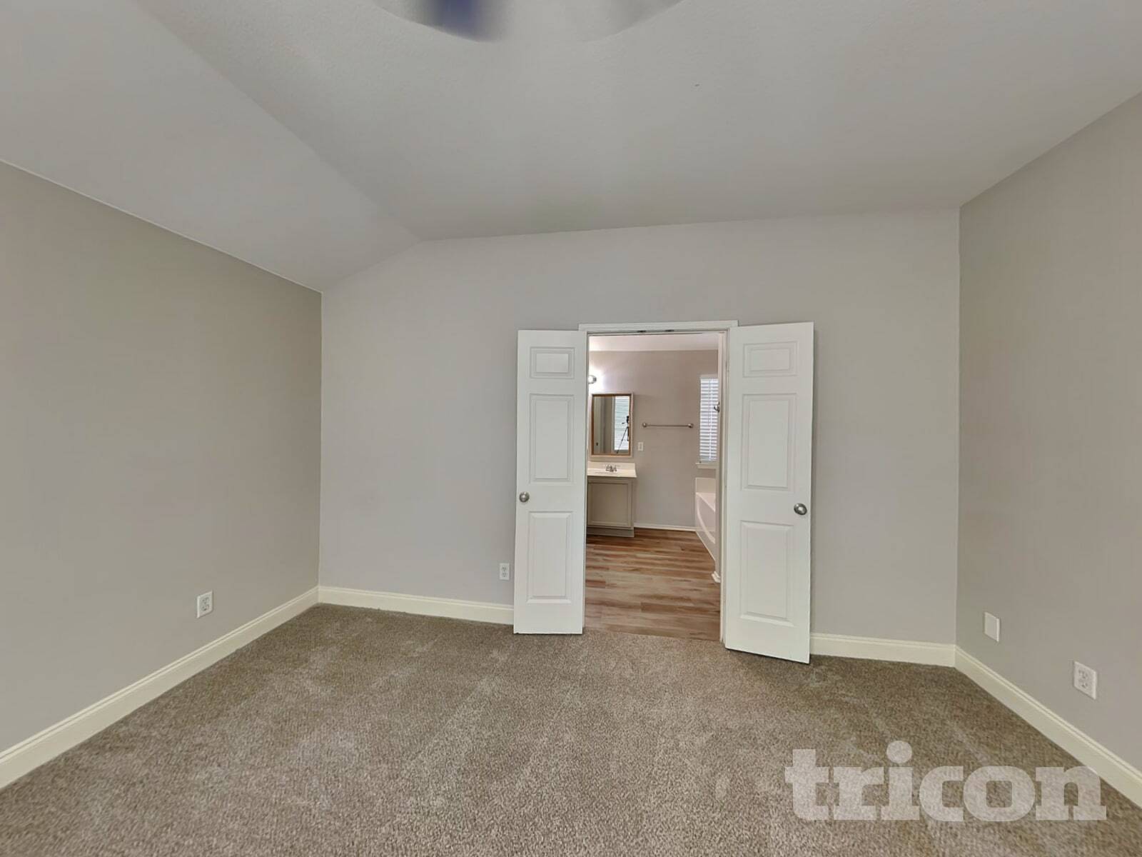 Building Photo - 1643 Hillside Dr