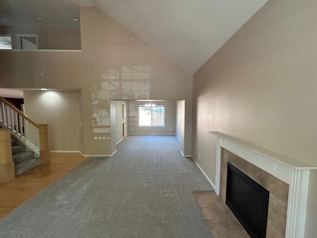 Building Photo - Gorgeous 4 Bed, 2.5 Bath House!