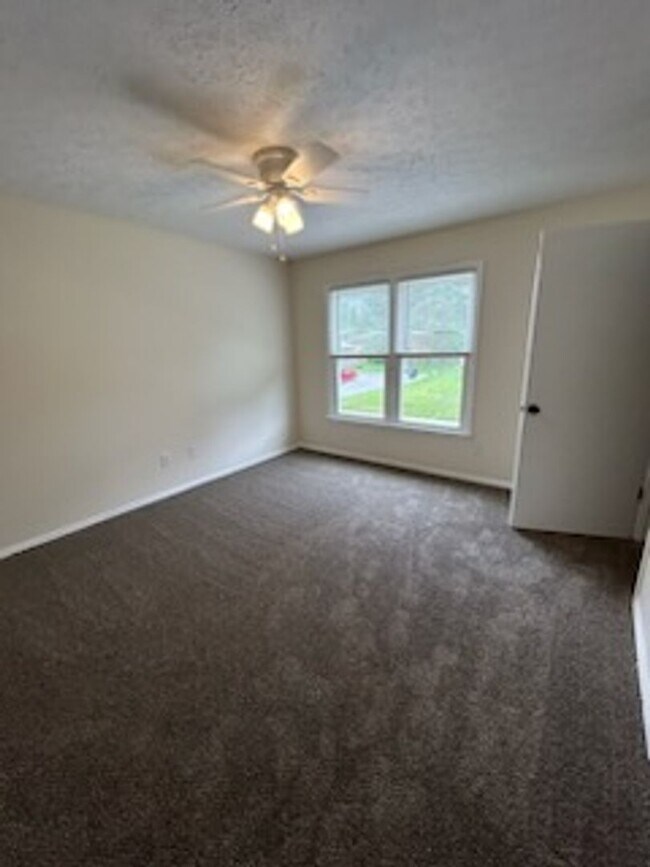 Building Photo - 1840 Woodland Ave