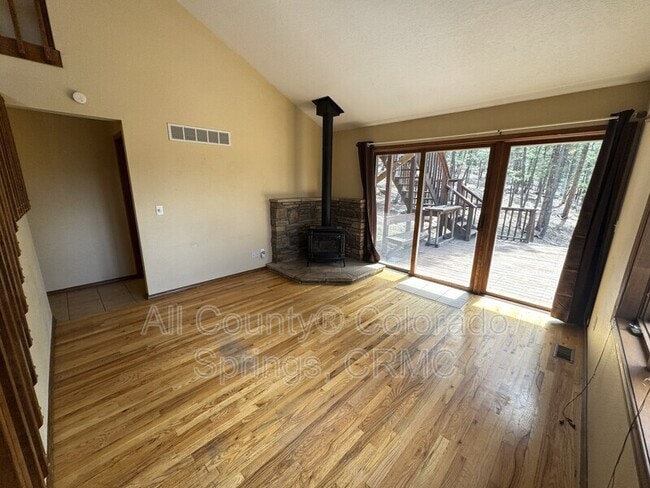 Building Photo - 380 Ponderosa Ln