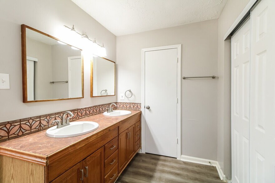 Building Photo - 6210 Roseridge Ln
