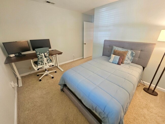 Building Photo - Beautiful Two Bedroom Two Bath Home