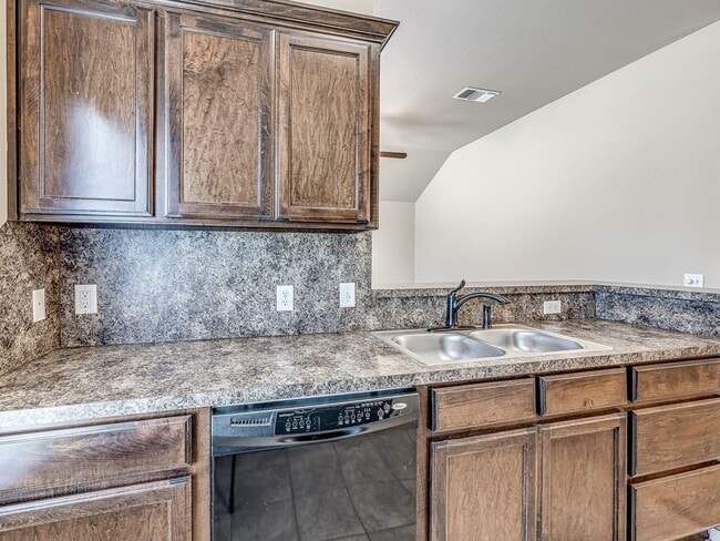 Building Photo - Newly Updated Home + Edmond + 3 bedrooms + Edmond Schools