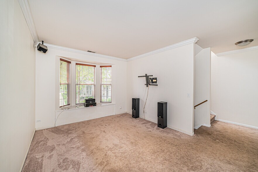 Building Photo - 1060 Ellsworth Dr