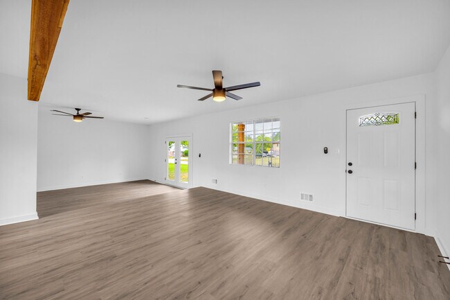 Building Photo - 2657 John Petree Rd