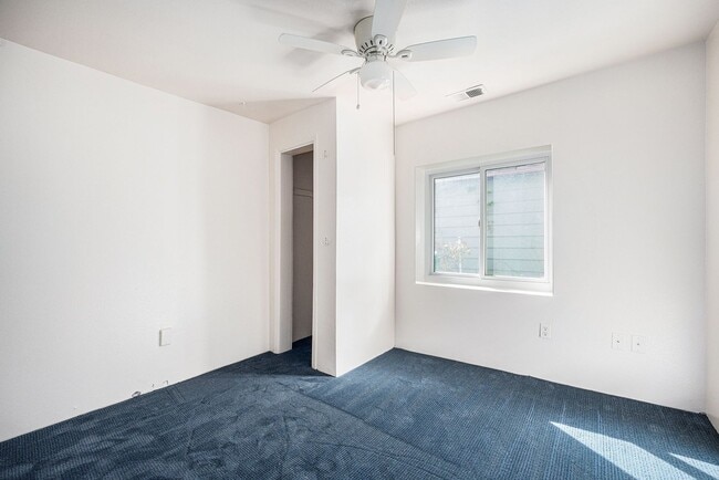 Building Photo - Fantastic House In Desirable Englewood Nei...