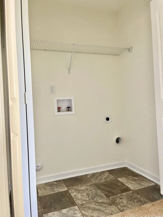 Building Photo - Available Now – Spacious 4BR Home on 1.5 Acres in Rural Hall!