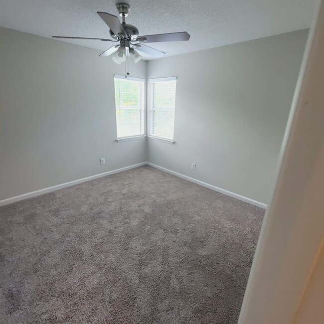 Building Photo - Steel Creek Area! Traditional 4BR/2.5BR Ho...