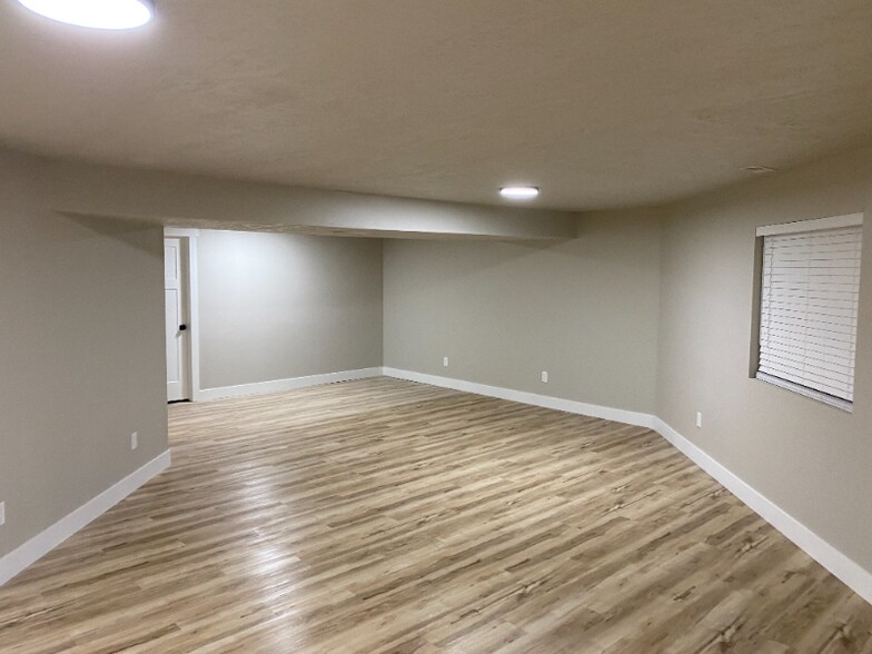 Building Photo - 2265 S Linda Wy