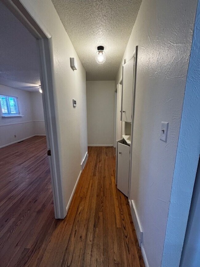 Building Photo - 4 Bedroom 2 Bath Single Family Home In South Cheyenne