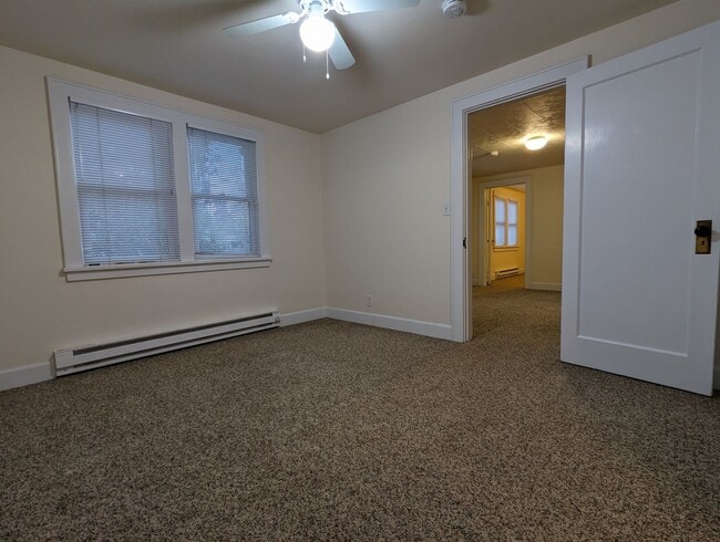 Building Photo - Spacious 2-Bedroom, 1-bath Home Close To Owen Rose Gardens!