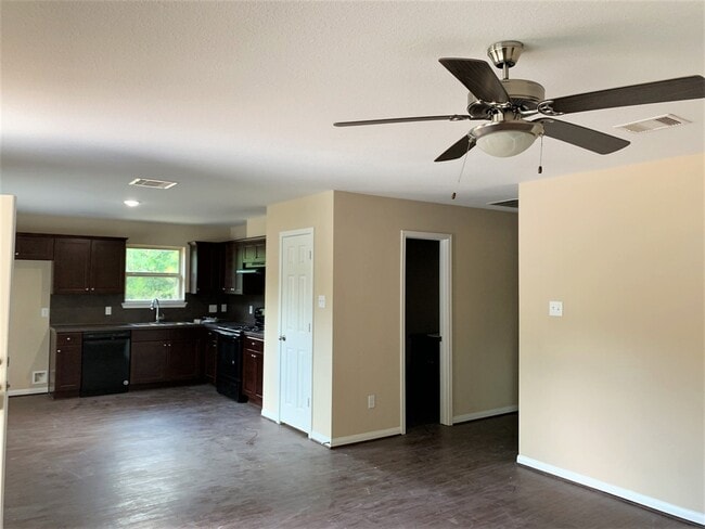 Building Photo - 429 N Carolina St