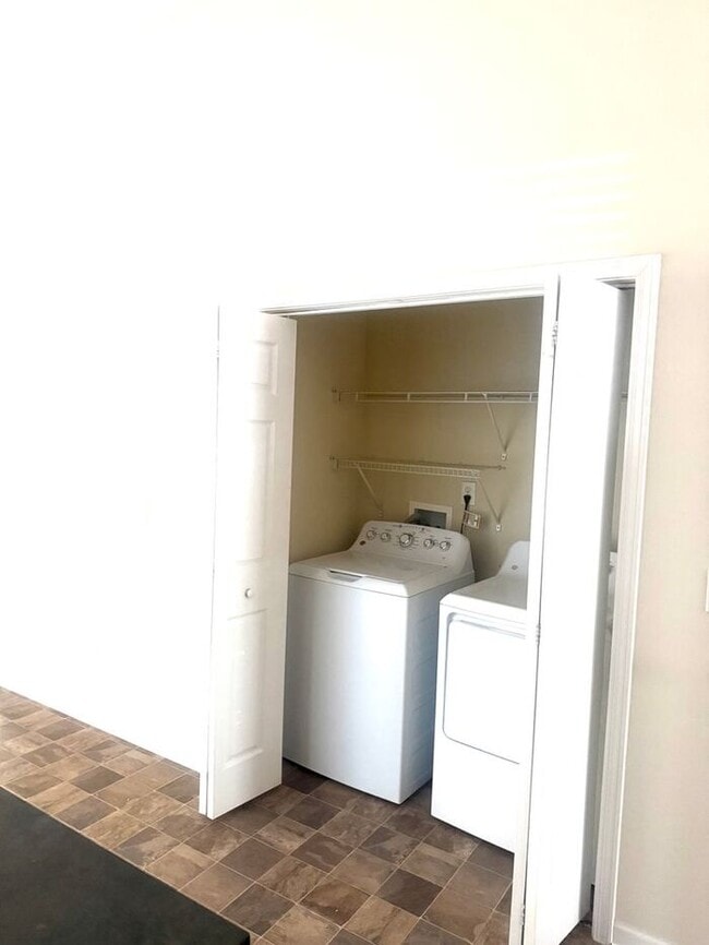 Building Photo - Lexington-Offering Self Guided Tour with R...