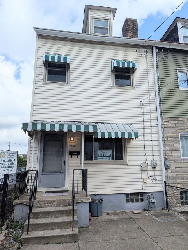 Building Photo - 3 Bedroom 1 Bathroom Single Family Home (Bloomfield)