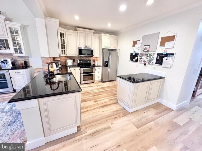 Building Photo - 15 River Oak Dr