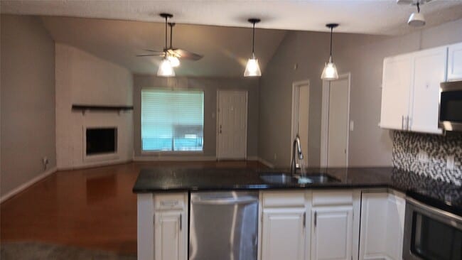 Building Photo - 7107 Briarfield Dr