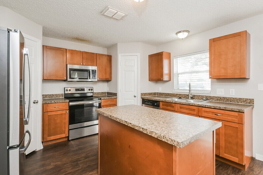 Building Photo - 2924 Elbib Dr