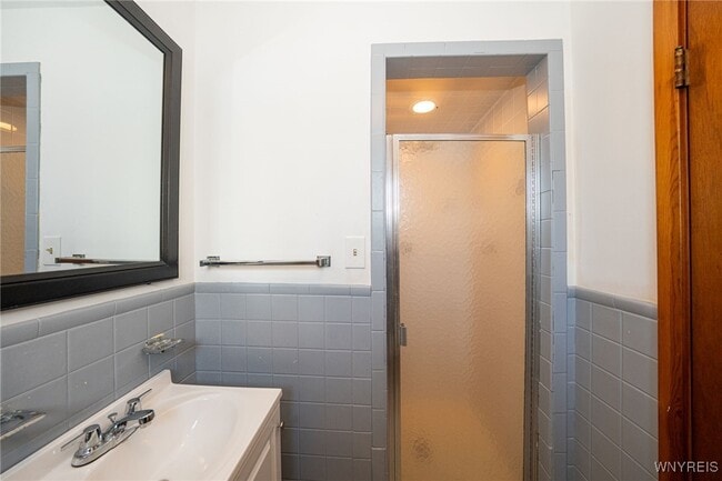 Building Photo - 24 Honduras Ln