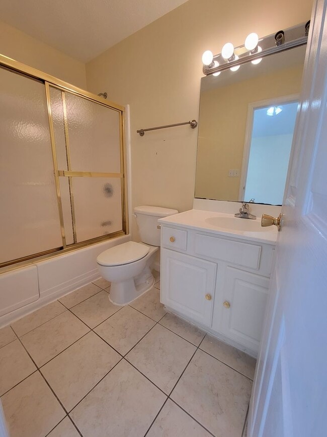 Building Photo - 3 bed 2.5 bath on West Run Road -- Available 04/01/26