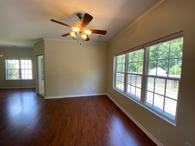 Building Photo - Welcome to this stunning 3-bedroom, 2-bath...