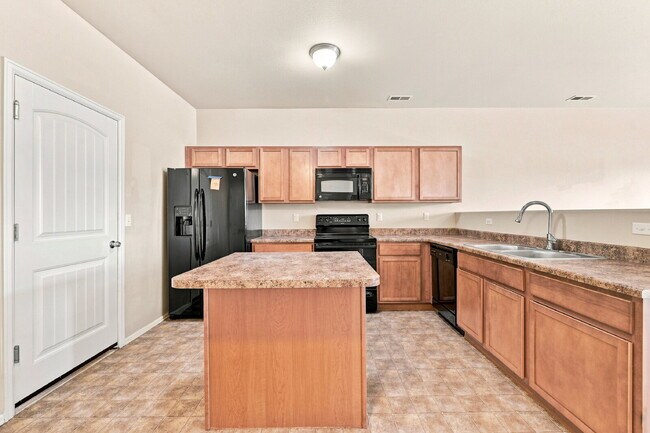 Building Photo - $1,895.95- 3-bed, 2.5-bath townhome in Colorado Springs!